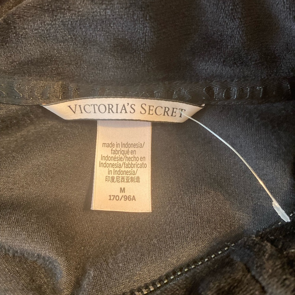 NWOT VICTORIA’S SECRET Women's Black Velvet Zip-Up Jacket, Size: M - Picture 9 of 11